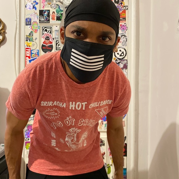 Tuong Ot Sriracha Hot Chili Sauce Official Huy Fong Foods Graphic T-shirt - Picture 7 of 8